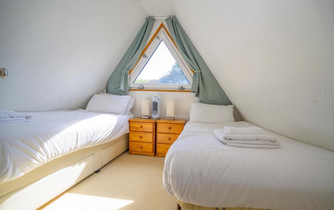 Escape To A Clifftop Chalet With Pool And Tennis Onsite - 1A Kingsdown Holiday Park Exteriér fotografie